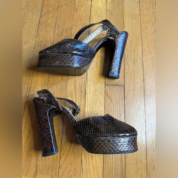70s Vintage Terry De Havilland SnakeSkin Platform Pumps Sz 6.5 - Picture 2 of 16
